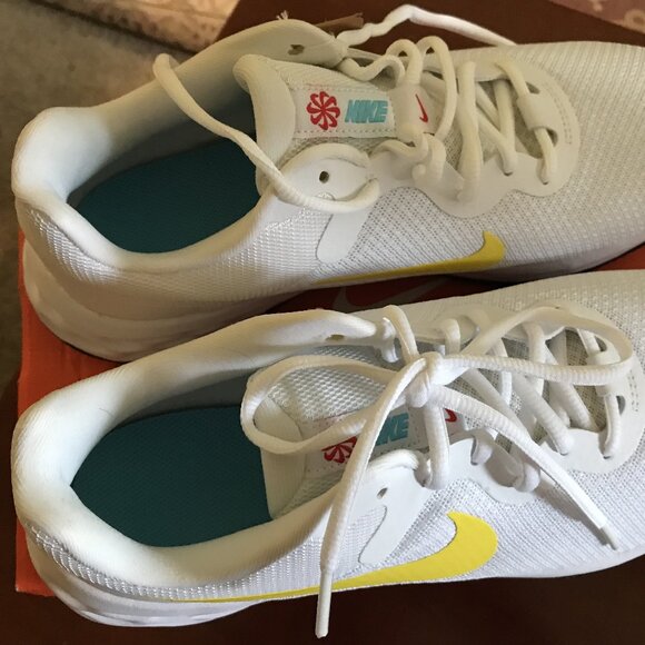 NIB Nike Revolution 6 Women's 10 Sneakers Road Running Shoes men's 8.5 - Picture 2 of 7